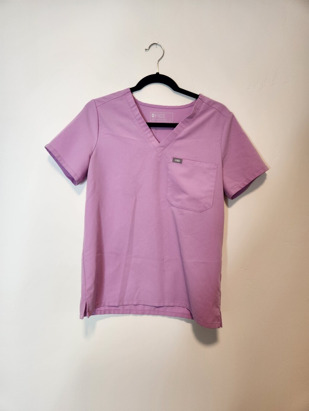 FIGS Catarina One-Pocket Scrub Top In Lavender Haze Size Small - Picture 2 of 6